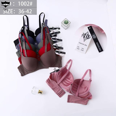 سوتین اسفنجی فنردارکاسه ساده رکاب خالدار کد 1002کاپ Bکد۲۰۲۳۲۸👙 بسته 6 تایی