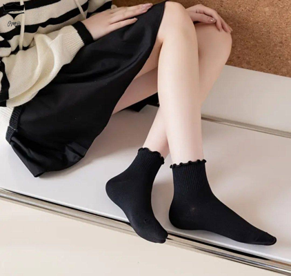 جوراب نخی زنانه نیم ساق لب فر مشکی کد ۱۶۱۶۶۶🌺بسته 10 تایی