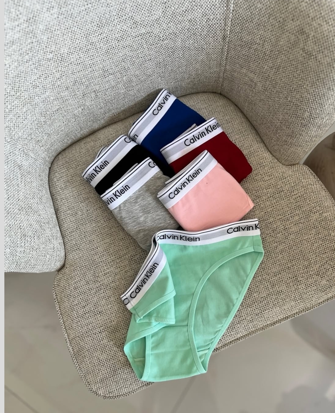 شورت زنانه سوپر پنبه ساده کش اسپرت کلوین کلاینcalvinklein کد۱۰۱۲۳۶🌺 بسته 12 تایی سایز 2XL