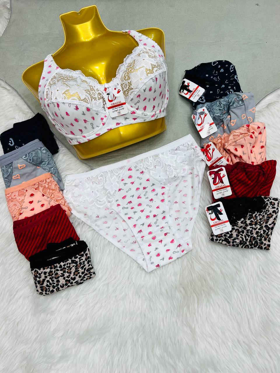 ست شورت سوتین نخی طرحدار بالا گیپور فنردار پلنگی سایز ۷۵_۹۰کد۲۰۲۳۹۸👙 بسته 4 تایی